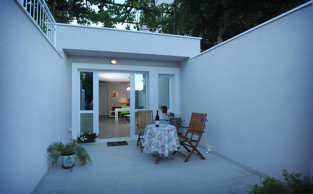 Outlet Apartment